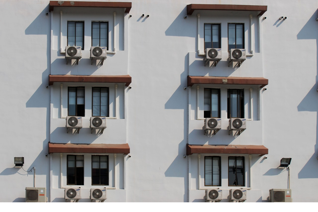 高层空调外机不给固定飘窗上没固定-快易家修